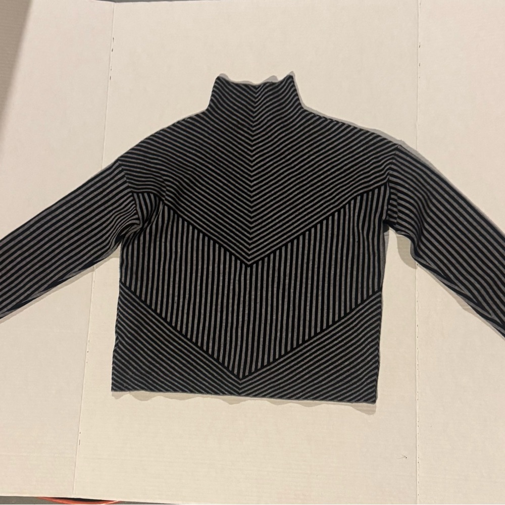 Gentle used like new Tahari Black and Gray striped Knit turtleneck Shirt xs